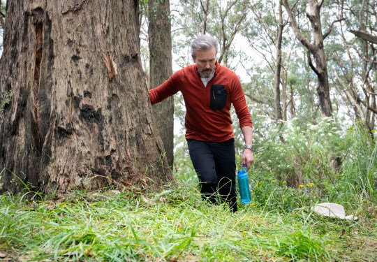 Vic takes a funny turn in Neighbours