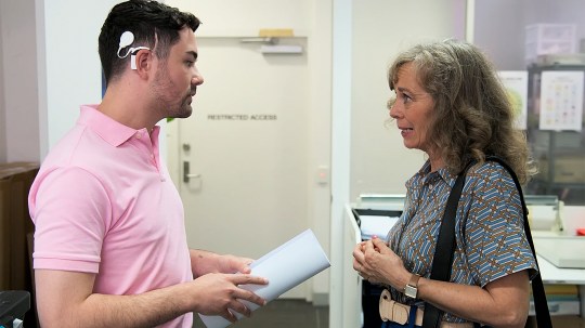 Curtis chats with Jane in Neighbours